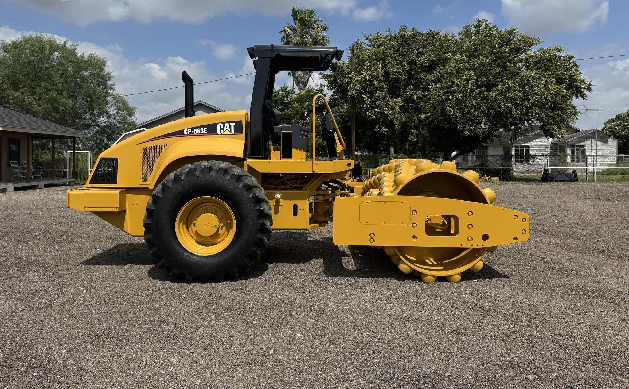 2004 CATERPILLAR CP-563E - Image 4